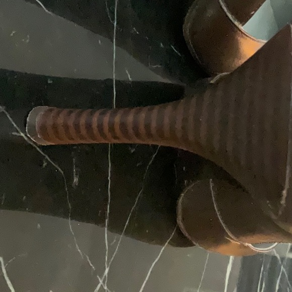 Brown BCBG pumps. - Picture 6 of 6